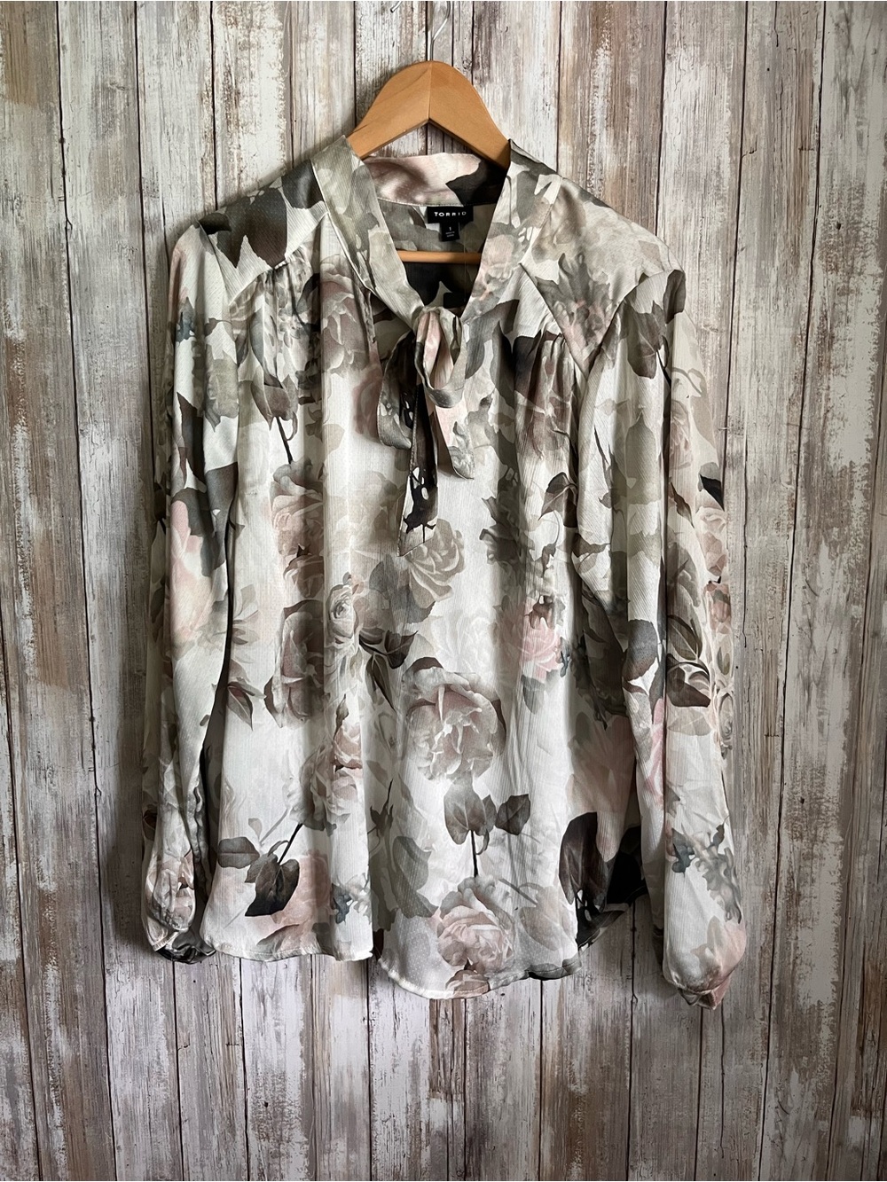 Torrid Hidden Floral Tie Front Blouse Cloud Dancer Top 1X NWT